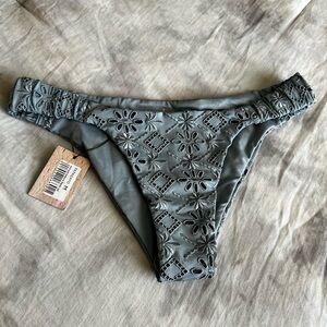 Bikini bottom size M